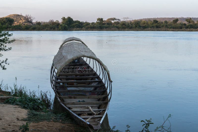 Fiskebåt på Nigeret River, Niger royaltyfri bild Fiskebåt på Nigeret River, Niger royaltyfri bild