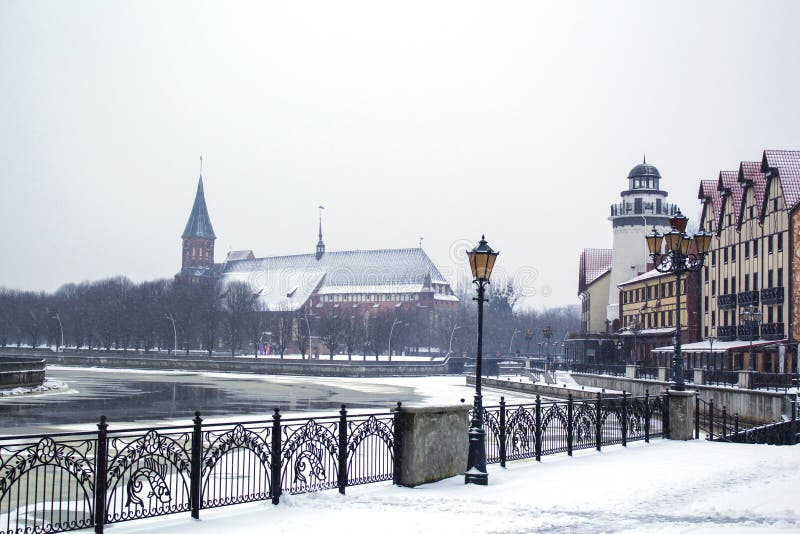 Fiskeläge och Kant s domkyrka Kaliningrad Ryssland royaltyfria bilder Fiskeläge och Kant s domkyrka Kaliningrad Ryssland royaltyfria bilder