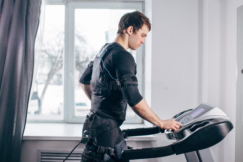 https://thumbs.dreamstime.com/b/fit-man-black-electric-muscle-stimulation-suit-ems-training-running-treadmill-gym-man-black-suit-ems-training-113680347.jpg