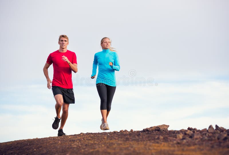 Fitness de lopende jogging van het sportpaar buiten stock afbeelding Fitness de lopende jogging van het sportpaar buiten stock afbeelding