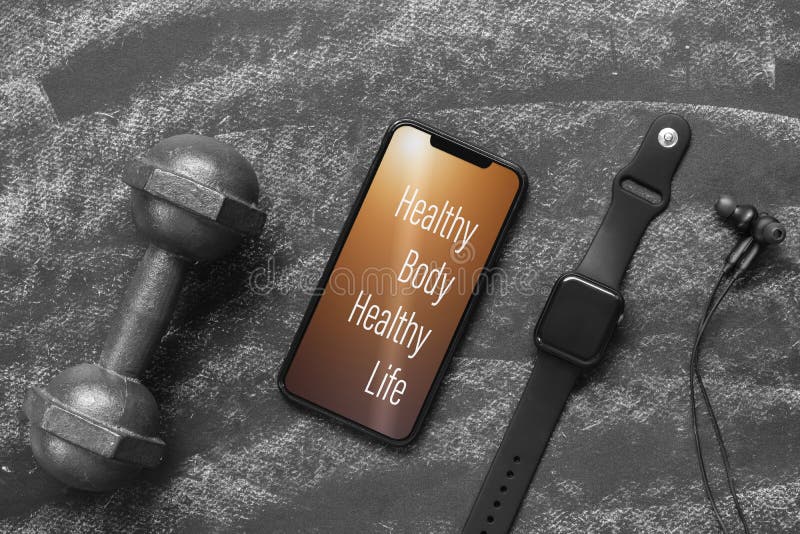 Fitness estilo de vida saludable maquillaje concepto de smartphone. Cita de Healthy Body Healthy Life en el telÃ©fono mÃ³vil con c