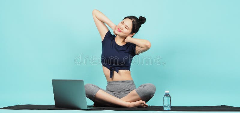 Female fitness influencer doing sit-ups in a white outdoor studio