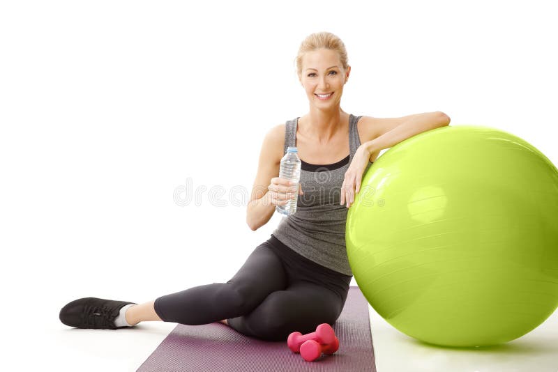 https://thumbs.dreamstime.com/b/fitness-portrait-smiling-woman-sitting-next-to-ball-holding-hand-bottle-water-relaxing-workout-66697079.jpg