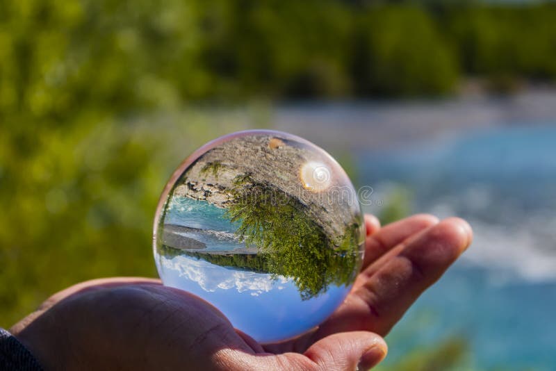 Fiume capovolto dalla visione della sfera immagine stock libera da diritti Fiume capovolto dalla visione della sfera immagine stock libera da diritti