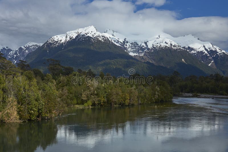 Fiume Elcho in Patagonia, Cile immagini stock Fiume Elcho in Patagonia, Cile immagini stock