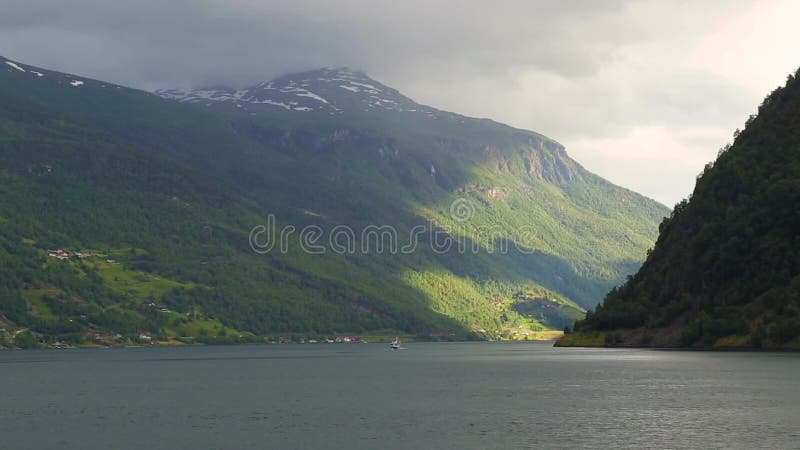 Fjord in Norwegen - Natur- und Reisehintergrund