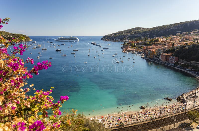 Fjärd av Villefranche-sur-Mer och Cap Ferrat, skjuld& x27; Azur Frankrike royaltyfria foton Fjärd av Villefranche-sur-Mer och Cap Ferrat, skjuld& x27; Azur Frankrike royaltyfria foton