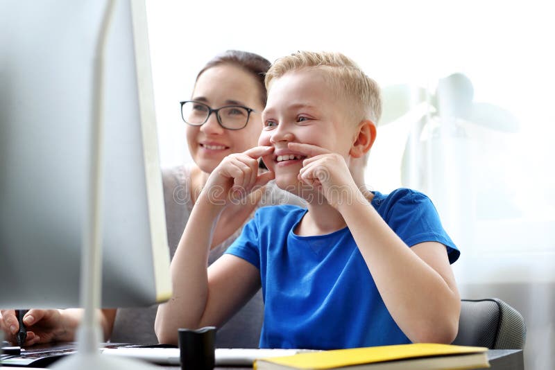 Fjärrskola. onlineutbildning royaltyfria foton