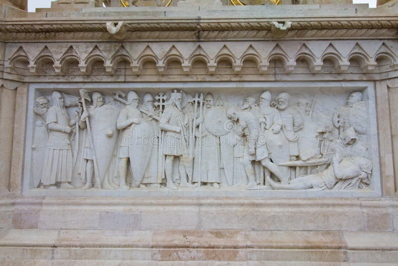 Flachreliefdetail von den historischen Ereignissen auf Monument zum ersten König von Ungarn St Stephen, Szent Istvan kiraly stockbild Flachreliefdetail von den historischen Ereignissen auf Monument zum ersten König von Ungarn St Stephen, Szent Istvan kiraly stockbild