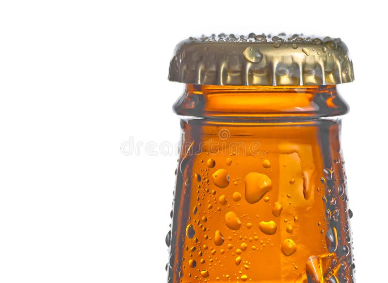 Flacon din sticlă de bere proaspătă cu picături stock image