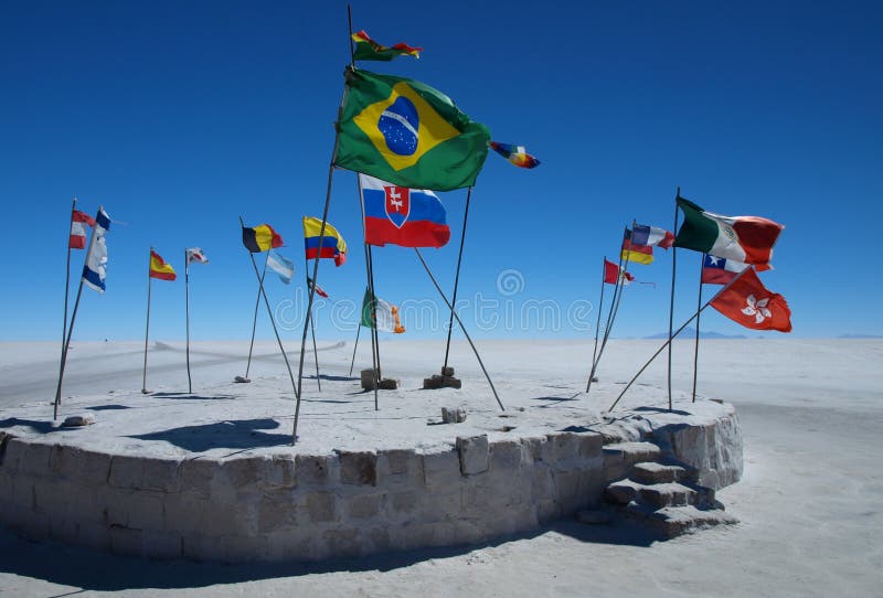 Flaga na Salar De Uyuni obrazy stock Flaga na Salar De Uyuni obrazy stock