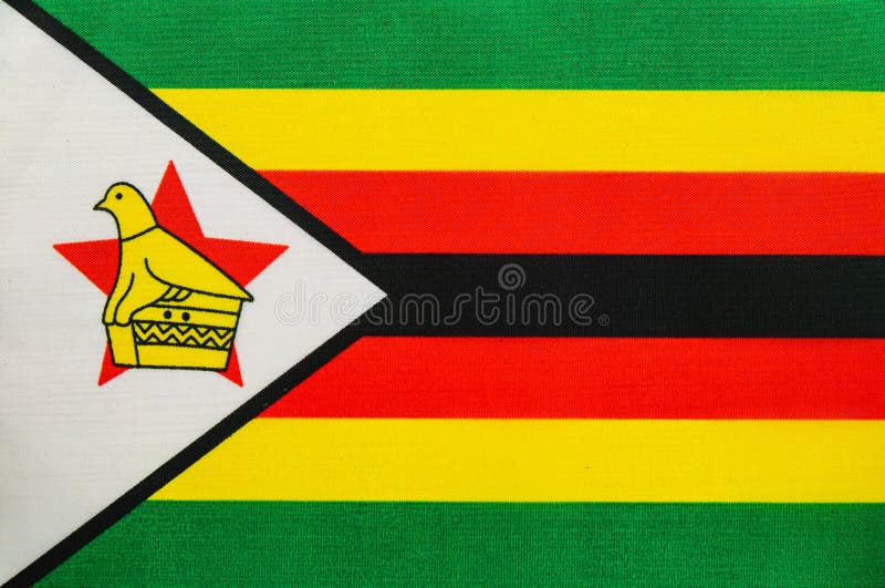 Flaga Zimbabwe z godłem narodowym i żywymi kolorami fotografia royalty free