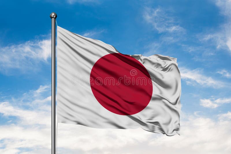 Flagga av Japan som vinkar i vinden mot vit molnig blå himmel Japanen sjunker royaltyfri bild Flagga av Japan som vinkar i vinden mot vit molnig blå himmel Japanen sjunker royaltyfri bild