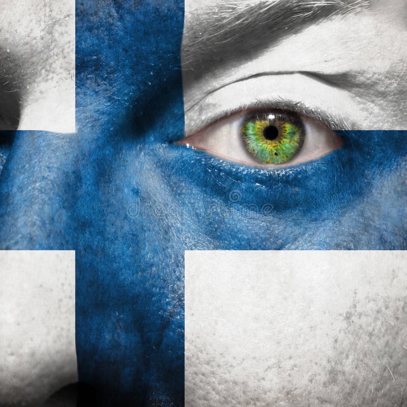Flaggan målade på framsida med det gröna ögat för att visa Finland service royaltyfria foton Flaggan målade på framsida med det gröna ögat för att visa Finland service royaltyfria foton