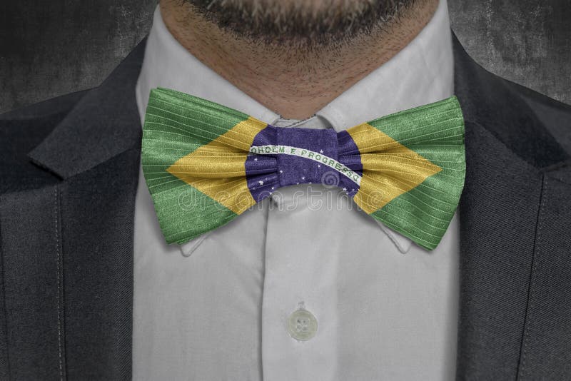 Flagge von Brasilien auf bowtie eleganter Geschäftsmannklage stock abbildung Flagge von Brasilien auf bowtie eleganter Geschäftsmannklage stock abbildung