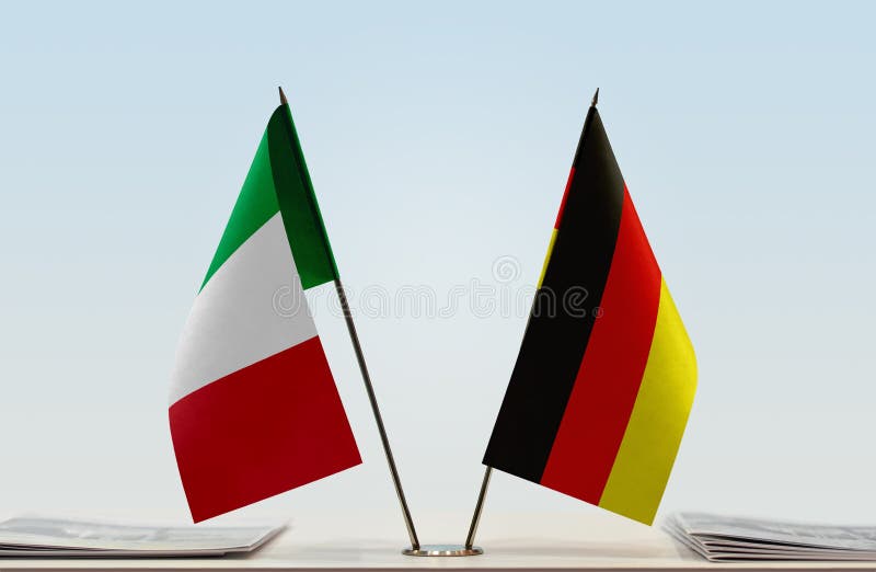 Flaggor av Italien och Tyskland royaltyfri bild Flaggor av Italien och Tyskland royaltyfri bild