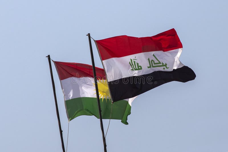 Wehende Flagge vom Irak vor blauem Wolkenhimmel, Irak flag of Iraq against  blue cloudy sky, Iraq