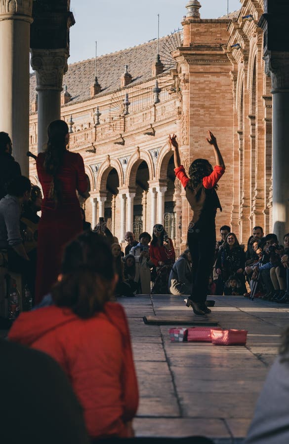 flamenco-dancer-performs-in-front-of-the-crowd-in-plaza-de-espana