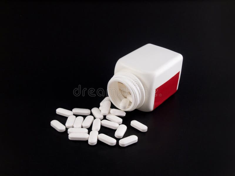 Flaque blanche de pilule de drogue hors de bouteille photo stock Flaque blanche de pilule de drogue hors de bouteille photo stock