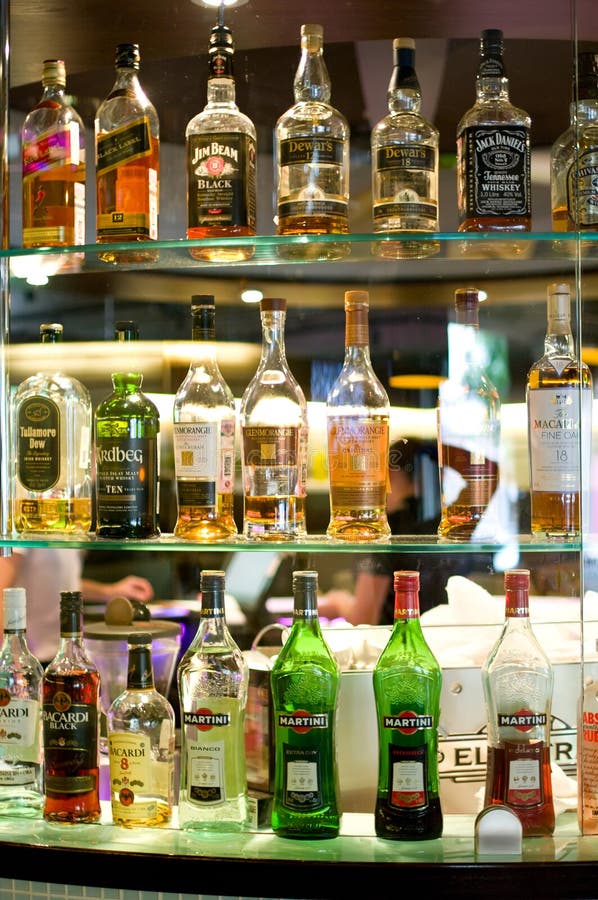 Starker Alkohol Und Wodka Zum Verkauf in Einem Biedronka-Supermarkt in
