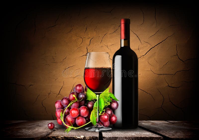 Flaska med rött vin. royaltyfria bilder Flaska med rött vin. royaltyfria bilder