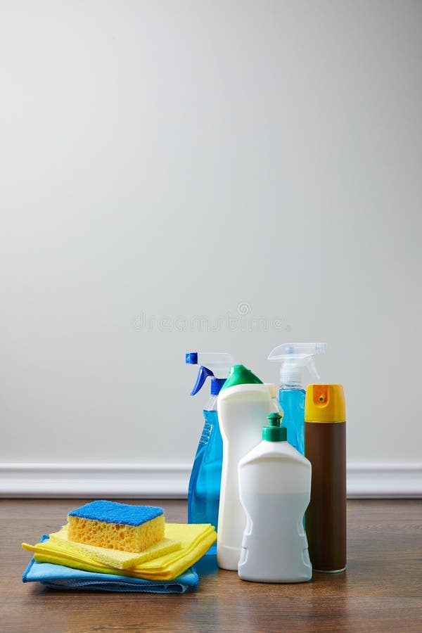 flaskor med antiseptiska flytande arkivbild flaskor med antiseptiska flytande arkivbild