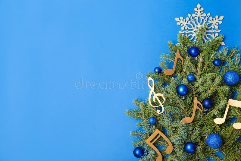 Chào đón Mùa Giáng Sinh với thiết kế phẳng đầy tuyệt đẹp, được trang trí bởi các cây thông, đồ trang trí Giáng Sinh và gỗ. Tận hưởng từng giây phút trong không gian ấm áp và tràn đầy niềm vui. Cùng điểm tô không gian nhà cửa bằng hình ảnh tuyệt đẹp và bầu không khí ấm áp đầy tình cảm.