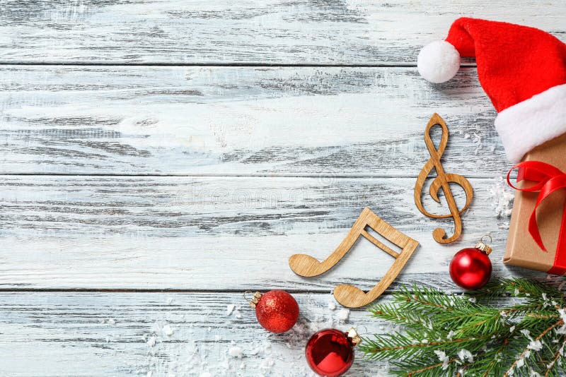 Hình ảnh nhạc Giáng Sinh sẽ đưa bạn đến với một thế giới đầy màu sắc và cảm xúc. Hãy cùng chiêm ngưỡng những hình ảnh phong phú về Giáng Sinh như những cây thông, người tuyết hay ông già Noel đang trên đường đi phát quà. Tất cả tạo nên một không khí Giáng Sinh đầy rực rỡ và ấm áp.