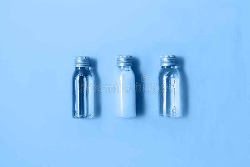 Flat Lay Of Three Small Mockup Bottles With Spa Cosmetic Products In Trendy Blue Color 女性美容美容院库存照片 图片包括有胶凝体 镇定