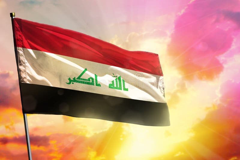 Der Irak-Flagge, Die Auf Dem Schönen Orange Sonnenuntergang Mit