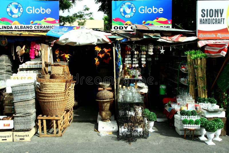 https://thumbs.dreamstime.com/b/flea-market-stores-dapitan-arcade-manila-philippines-selling-houseware-home-decor-known-wide-variety-55800013.jpg