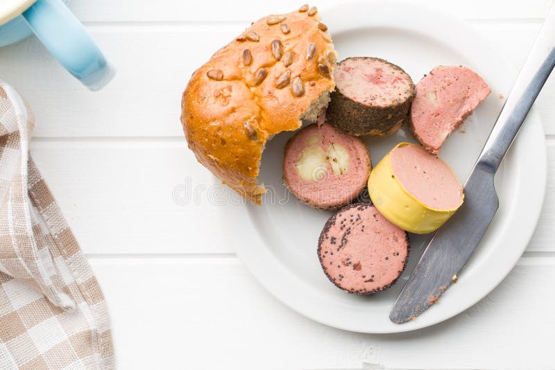 Fleischpastete Mit Verschiedenen Aromen Stockbild - Bild von scheibe ...