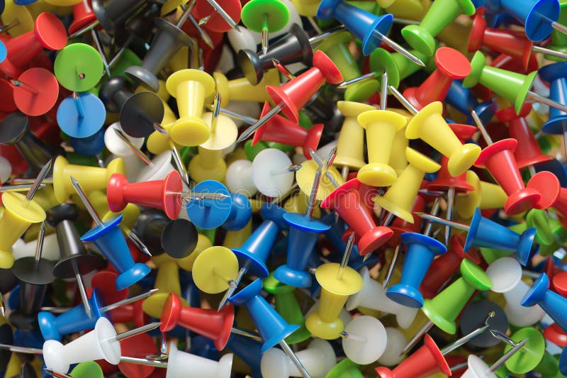 Flera olika färger på plaststift stock illustrationer