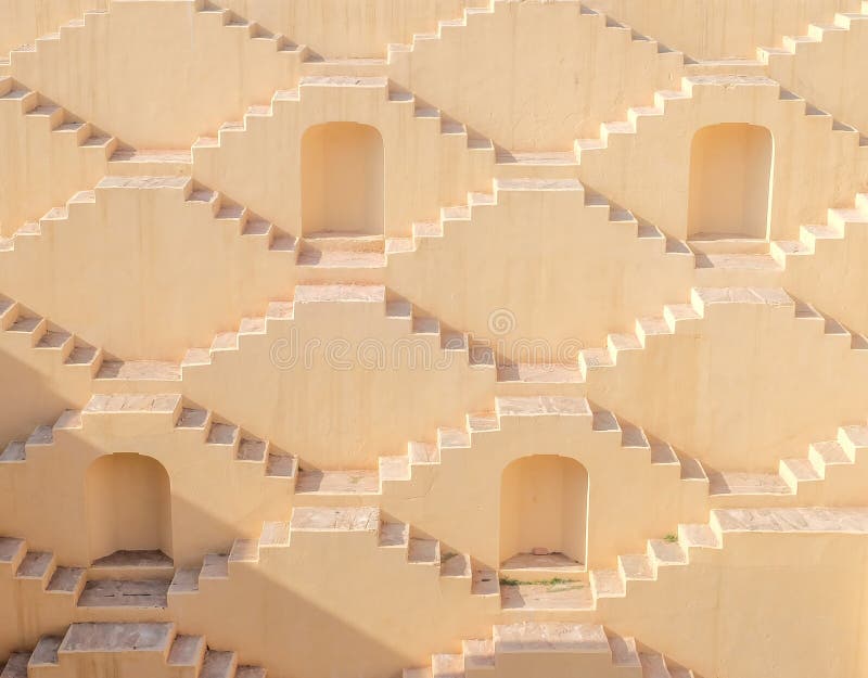 Flervånings- trappa av enbrunn i Jaipur, Indien