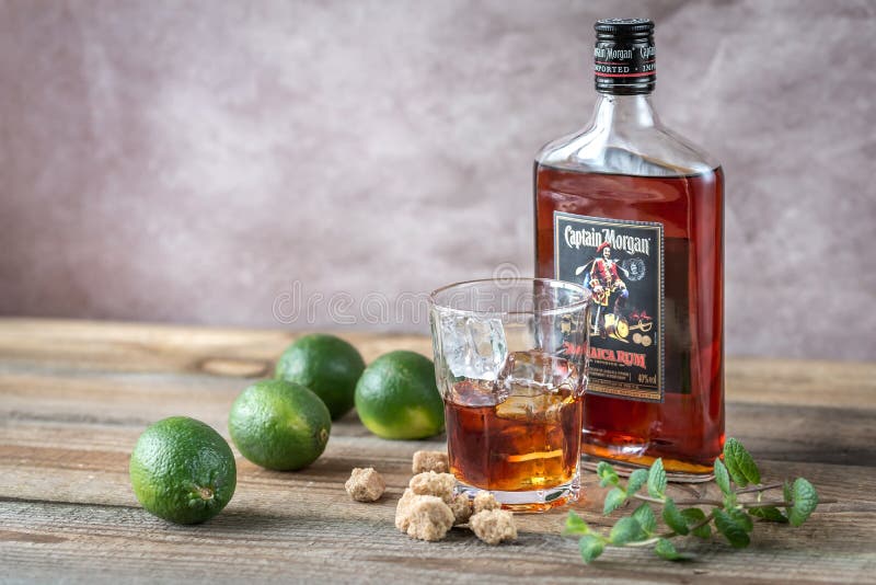 Fles van Kapitein Morgan Rum royalty-vrije stock foto Fles van Kapitein Morgan Rum royalty-vrije stock foto