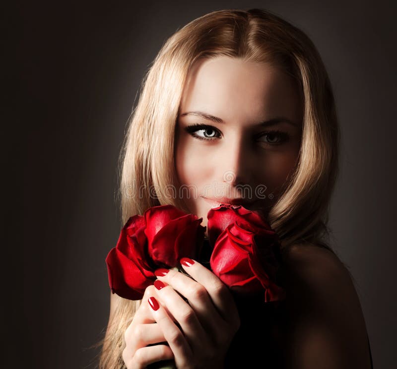 Fleur élégante de roses de fixation de femme photos stock Fleur élégante de roses de fixation de femme photos stock