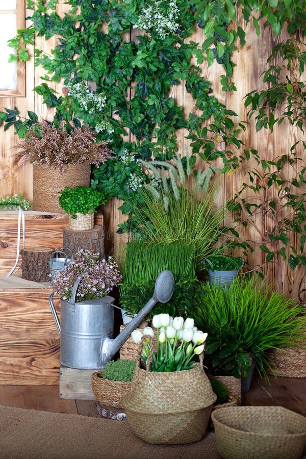 Terrasse Ou Véranda Grillage En Bois. élément Décoratif. Détails En Bois De  L'architecture De La Maison De Campagne Extérieur Image stock - Image du  croix, barrière: 260123349