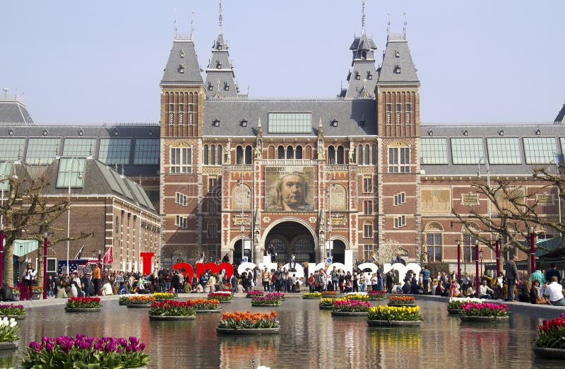 Fleurs chez le Rijksmuseum à Amsterdam, Hollande photos libres de droits Fleurs chez le Rijksmuseum à Amsterdam, Hollande photos libres de droits