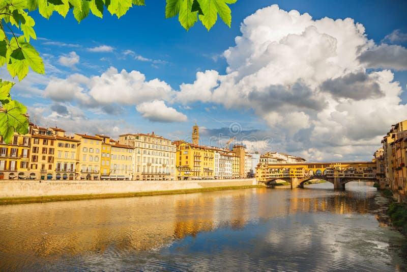 Fleuve d'Arno à Florence photos stock Fleuve d'Arno à Florence photos stock