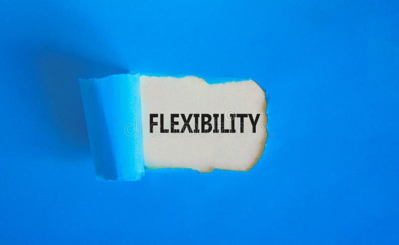 Flexibilitetssymbol. konceptordflexibilitet för vackert vitpapper. vacker blå bakgrund. företagsflexibilitet arkivfoton