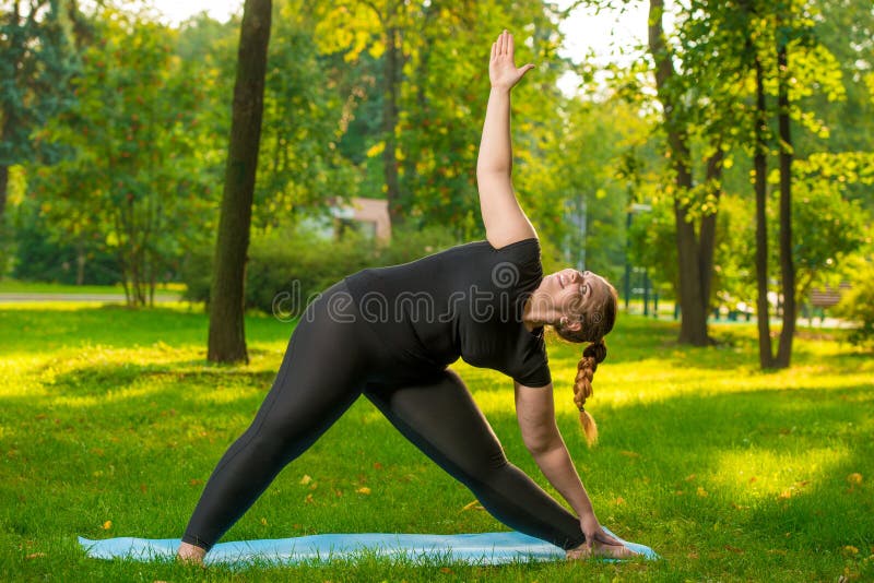 flexible plus size woman doing gymnastics