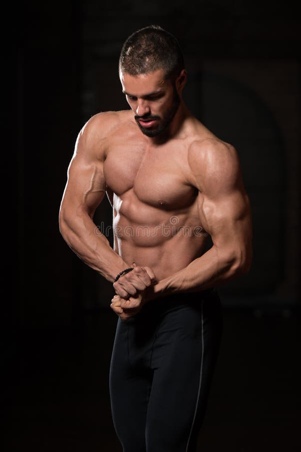 Flexing Muscles modelo considerável fotografia de stock