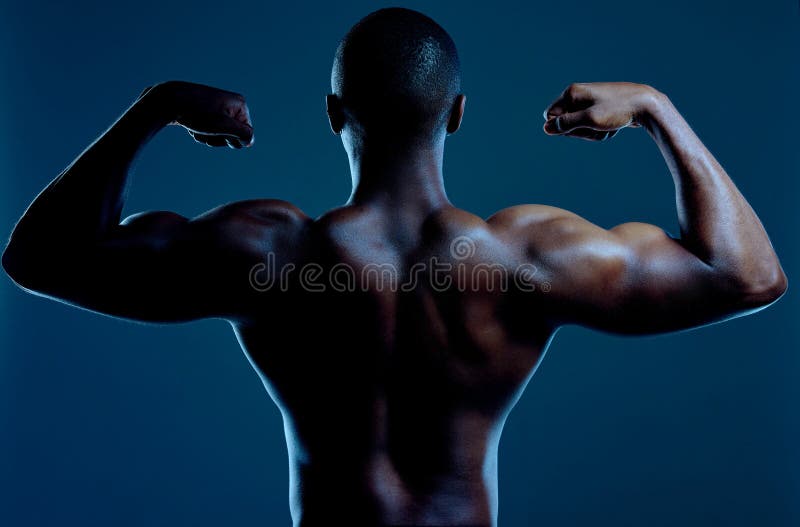 Flexión de hombre y de vuelta en estudio para el bienestar y el progreso del gimnasio o los resultados del ejercicio. culturista a imagenes de archivo