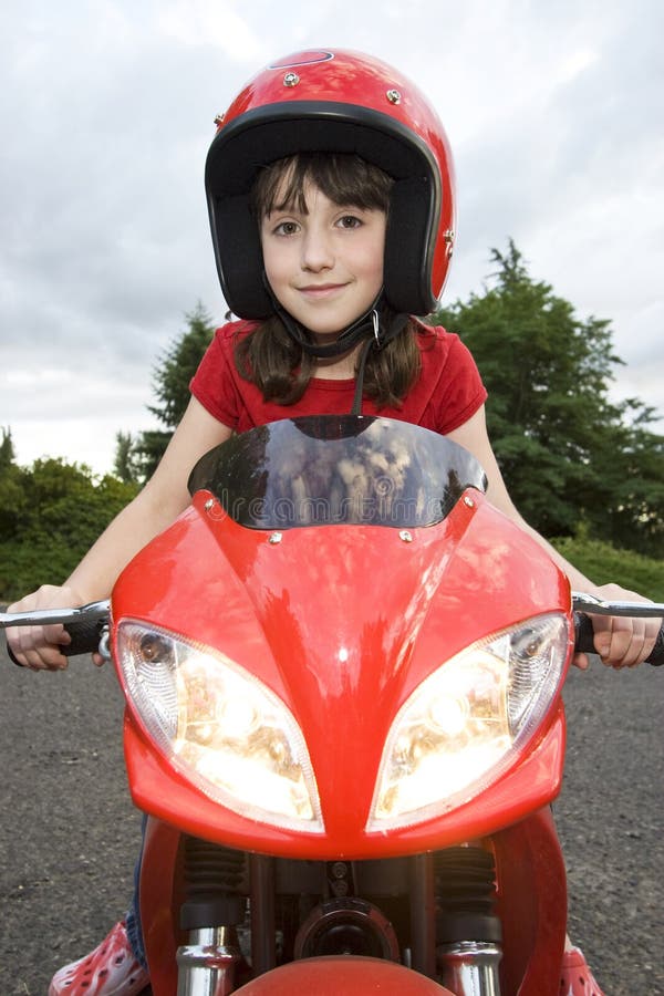 flickamotorcykel royaltyfria foton flickamotorcykel royaltyfria foton