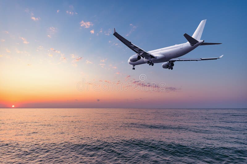 Flight of the plane above the ocean.