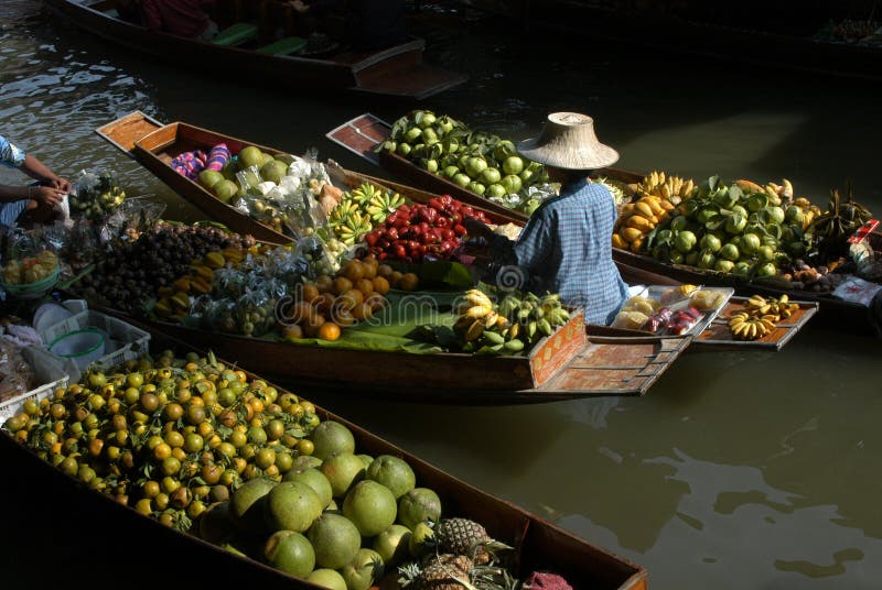 Galleggiante il mercato più vicino, tailandia.