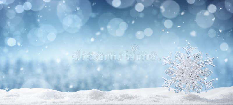 Flocon de neige en cristal dans la neige photos stock Flocon de neige en cristal dans la neige photos stock