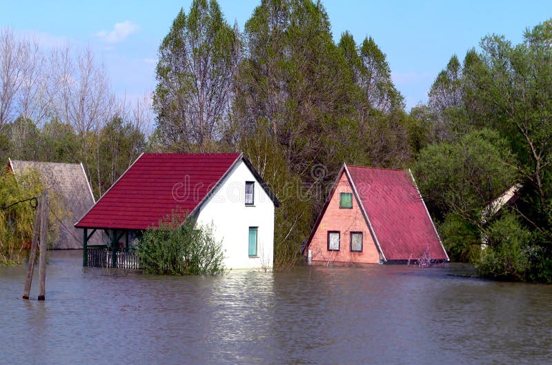 Casa hundido durante inundación.