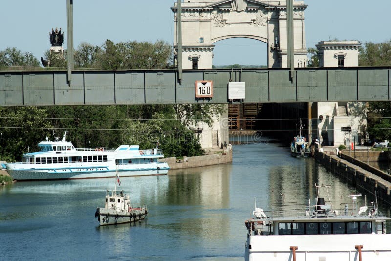 Floodgates and bridge