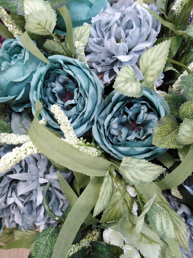 Flor Mixta Ramo Verde Gris Azul Turquesa Rosas Helechos Pantalla Artificial  Foto de archivo - Imagen de aislado, helechos: 173450674